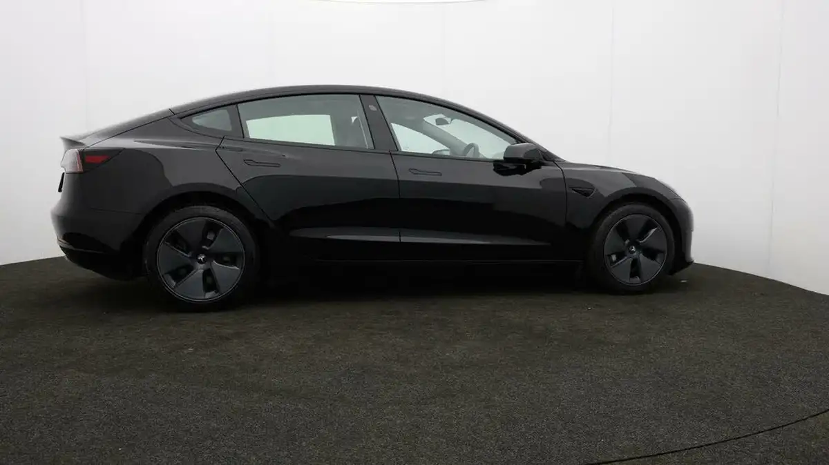 2022-tesla-model-3-e-long-range-big-37