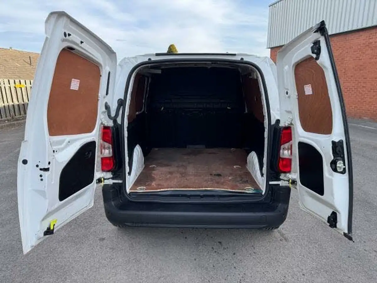 2020-peugeot-partner-15-bluehdi-1000-professional-100ps-eu6dt-panel-big-39