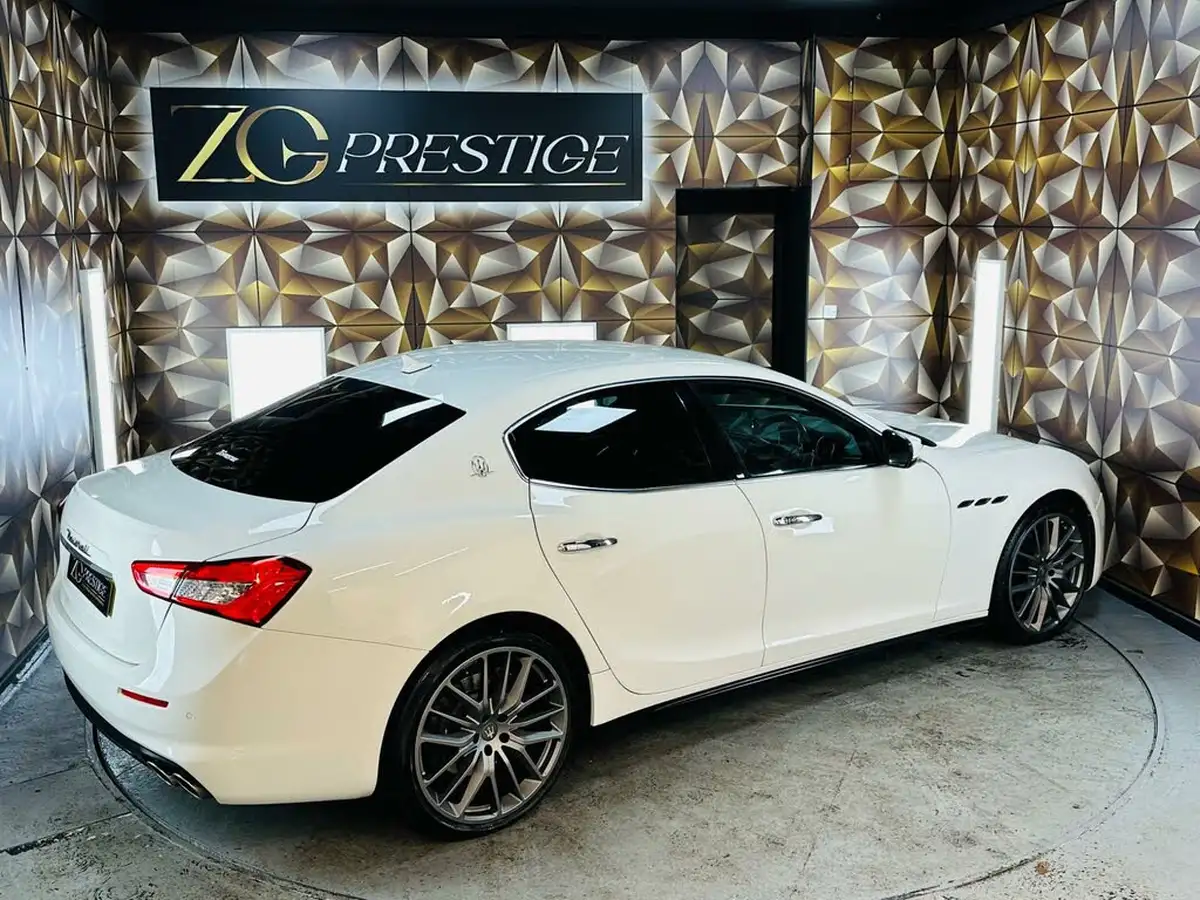2019-maserati-ghibli-30-big-31