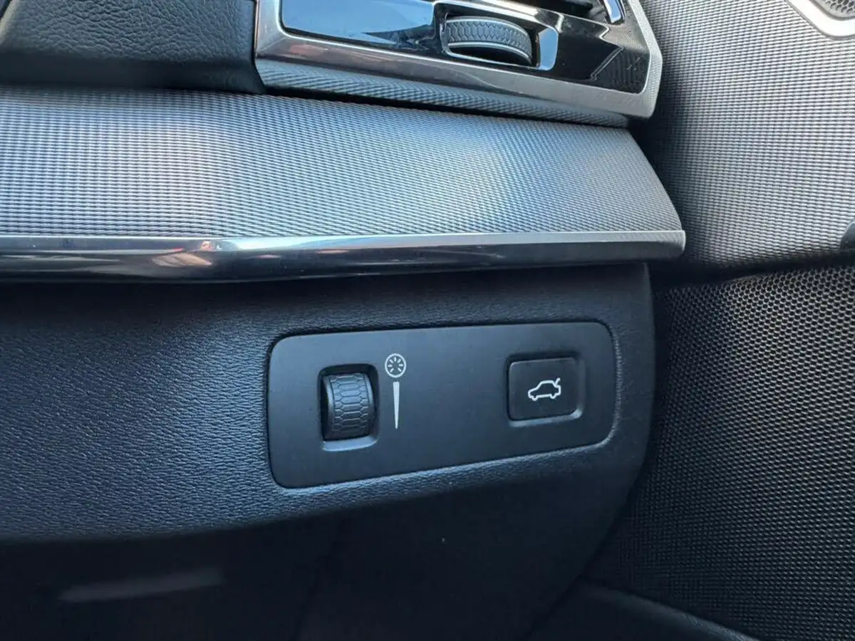 2015-volvo-xc90-20td-inscription-big-24