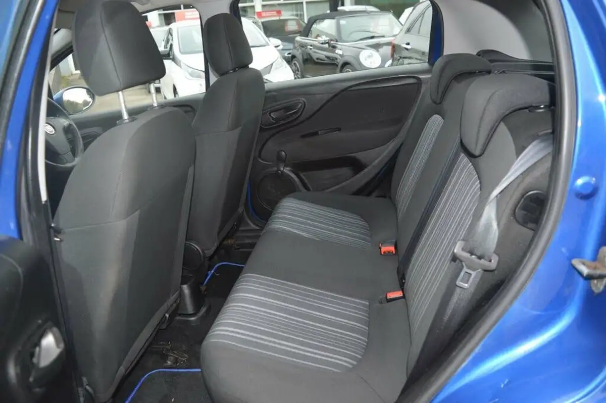 2011-fiat-punto-evo-12-active-5d-big-18