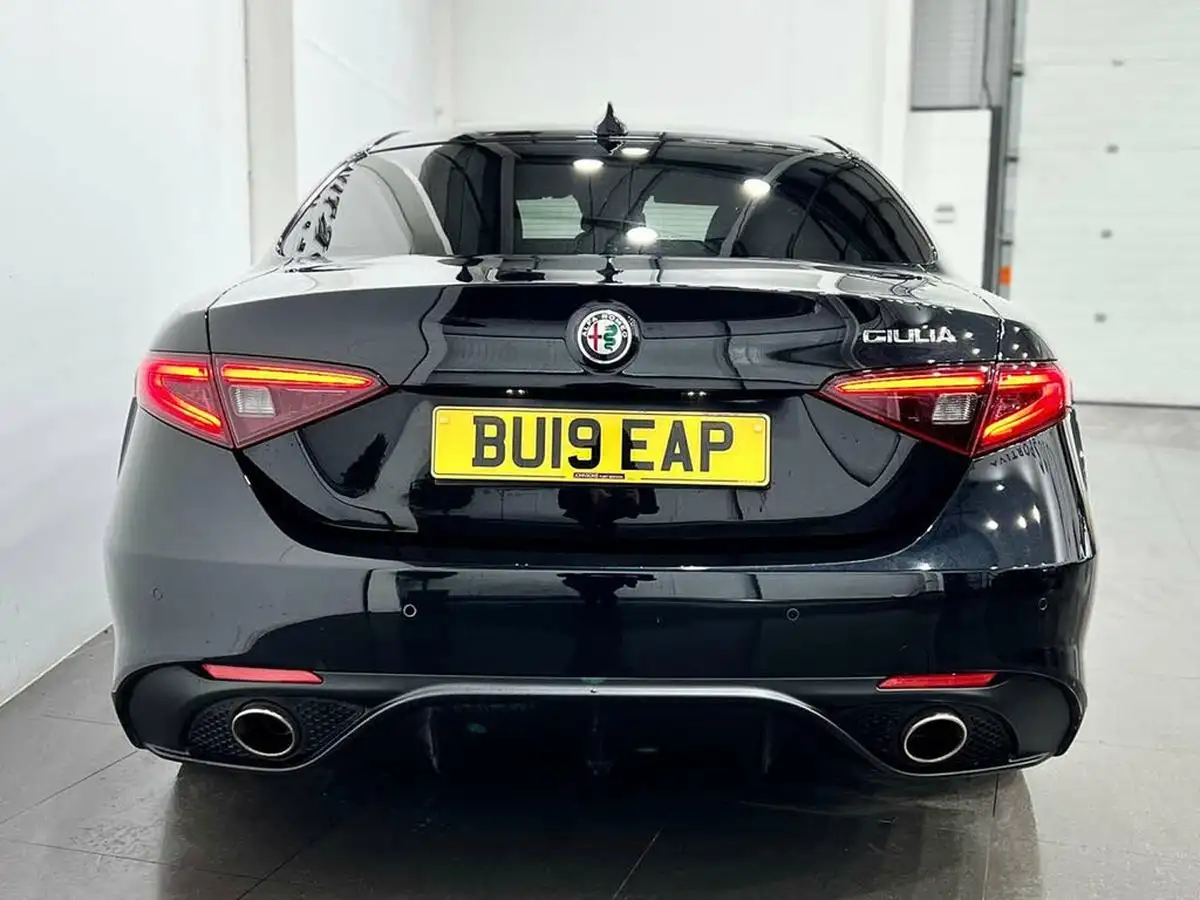 2019-alfa-romeo-giulia-20-veloce-big-6