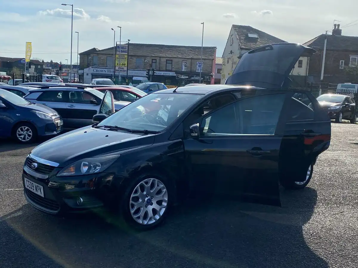 2009-ford-focus-16-zetec-hatchback-5d-big-16