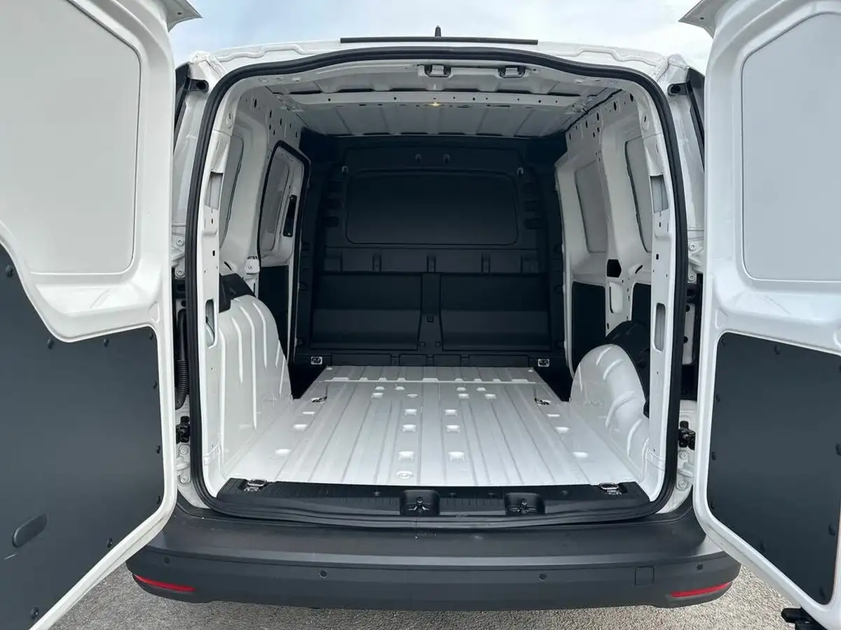 2024-volkswagen-caddy-20tdi-c20-cargo-commerce-big-10