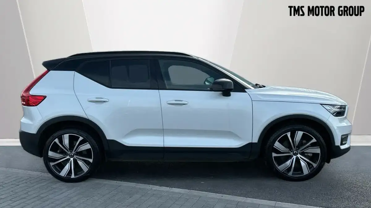 2021-volvo-xc40-e-p8-first-edition-big-2