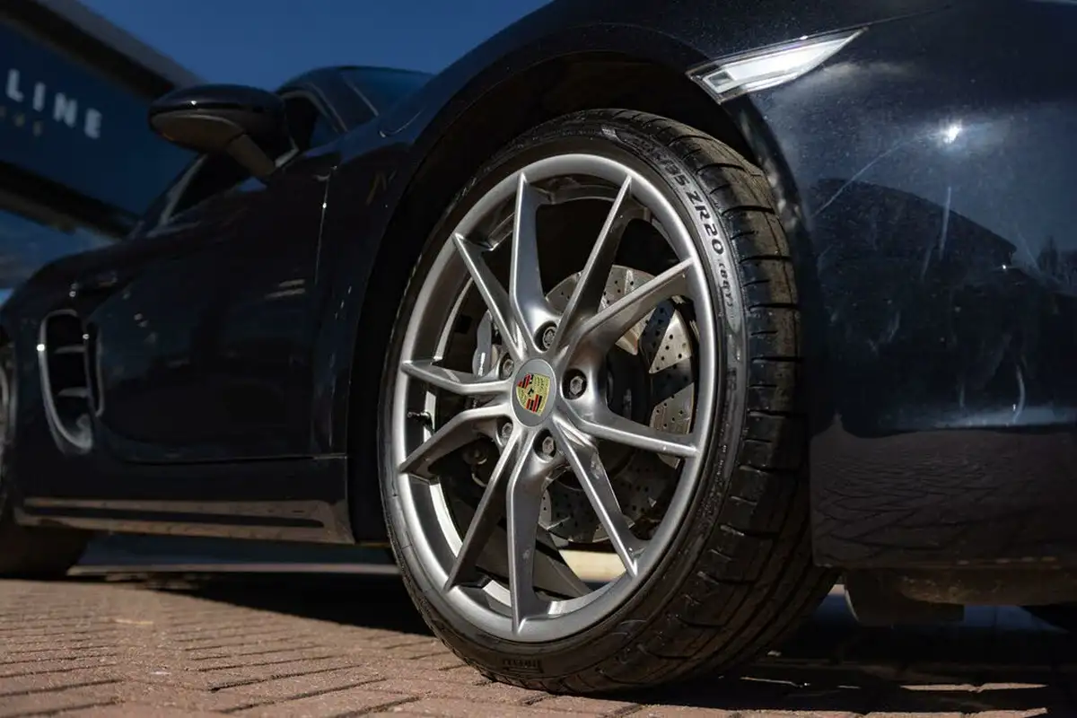 2019-porsche-cayman-718-20-cayman-big-25
