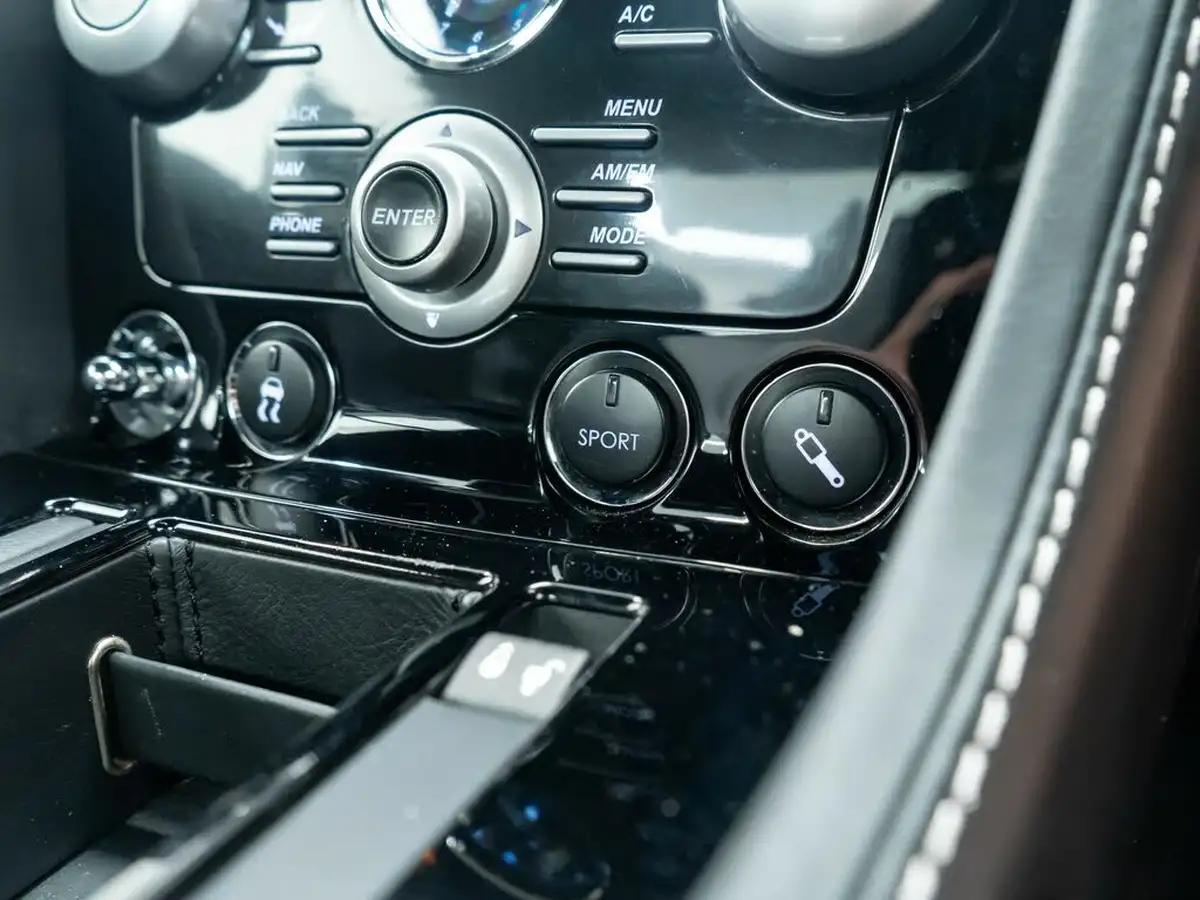 2009-aston-martin-dbs-60-touchtronic-big-40