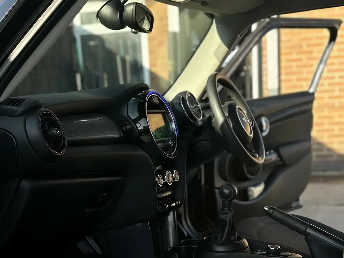 2018-mini-cooper-15-cooper-classic-ss-hatchback-5d-big-7