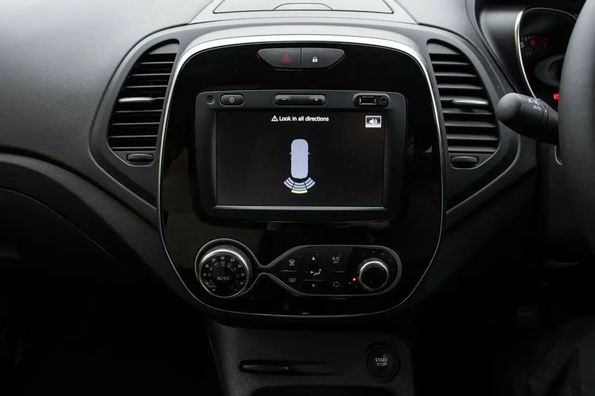2019-renault-captur-09-tce-iconic-big-28
