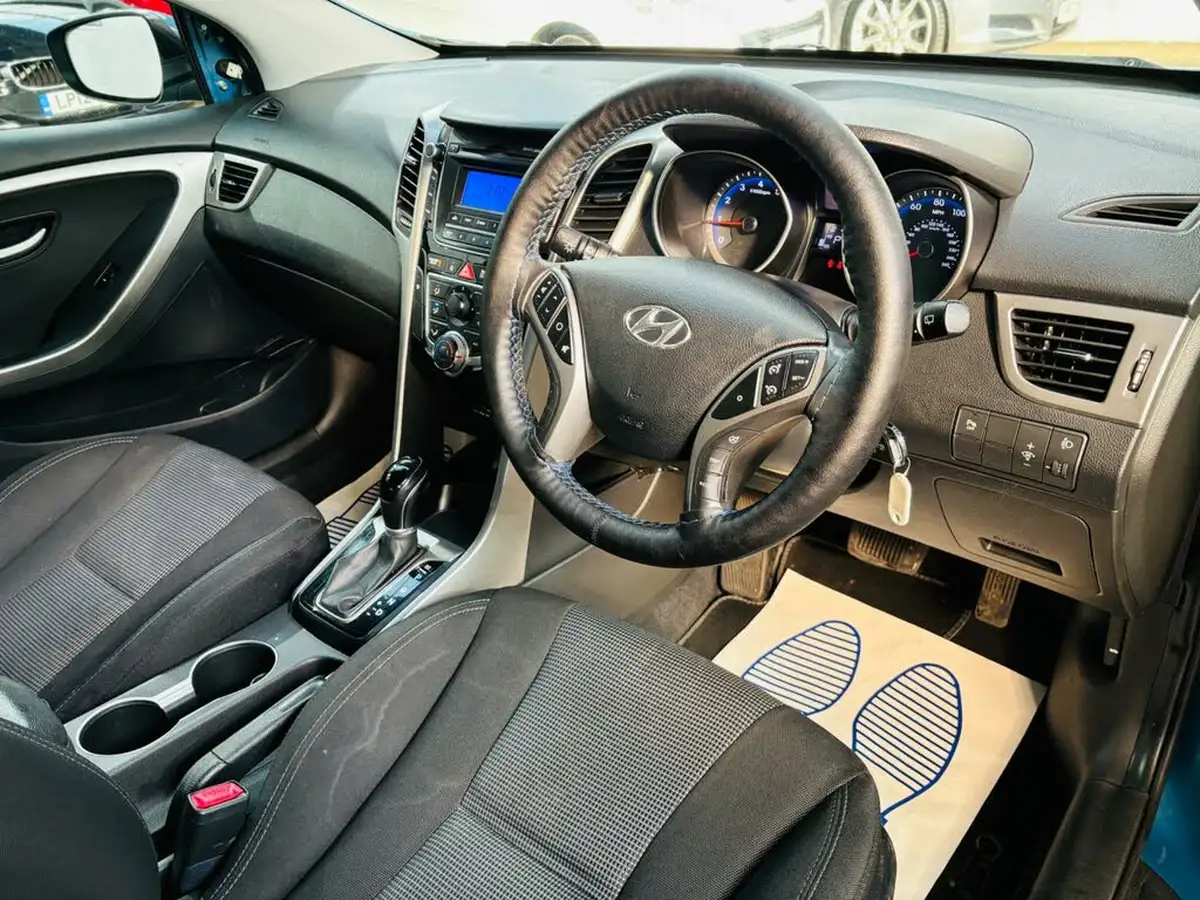 2013-hyundai-i30-16-active-hatchback-auto-big-8