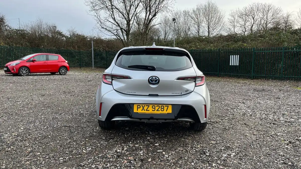 2021-toyota-corolla-18-vvt-i-icon-trk-hatchback-5d-big-18