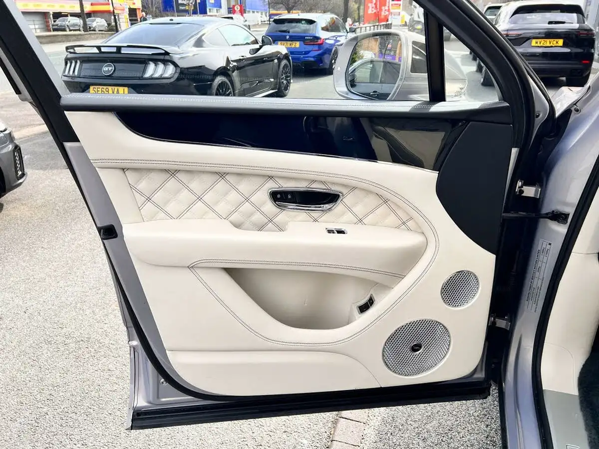 2020-bentley-bentayga-30-hybrid-big-18