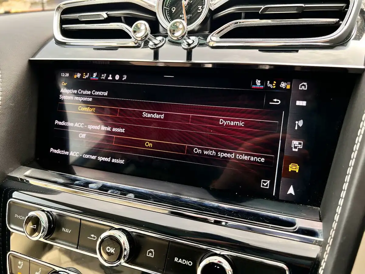2020-bentley-bentayga-30-hybrid-big-46