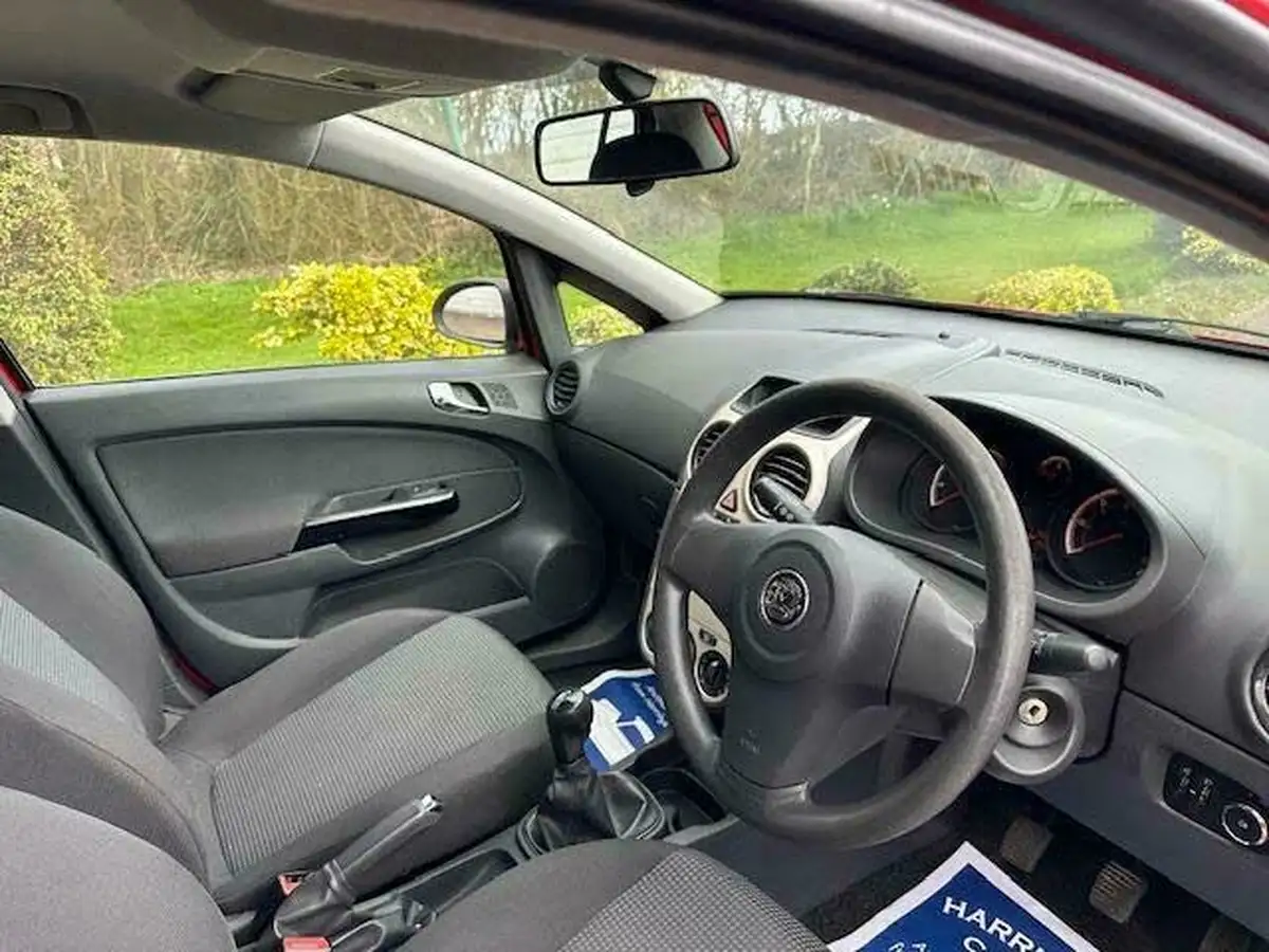 2010-vauxhall-corsa-12-s-5d-big-11