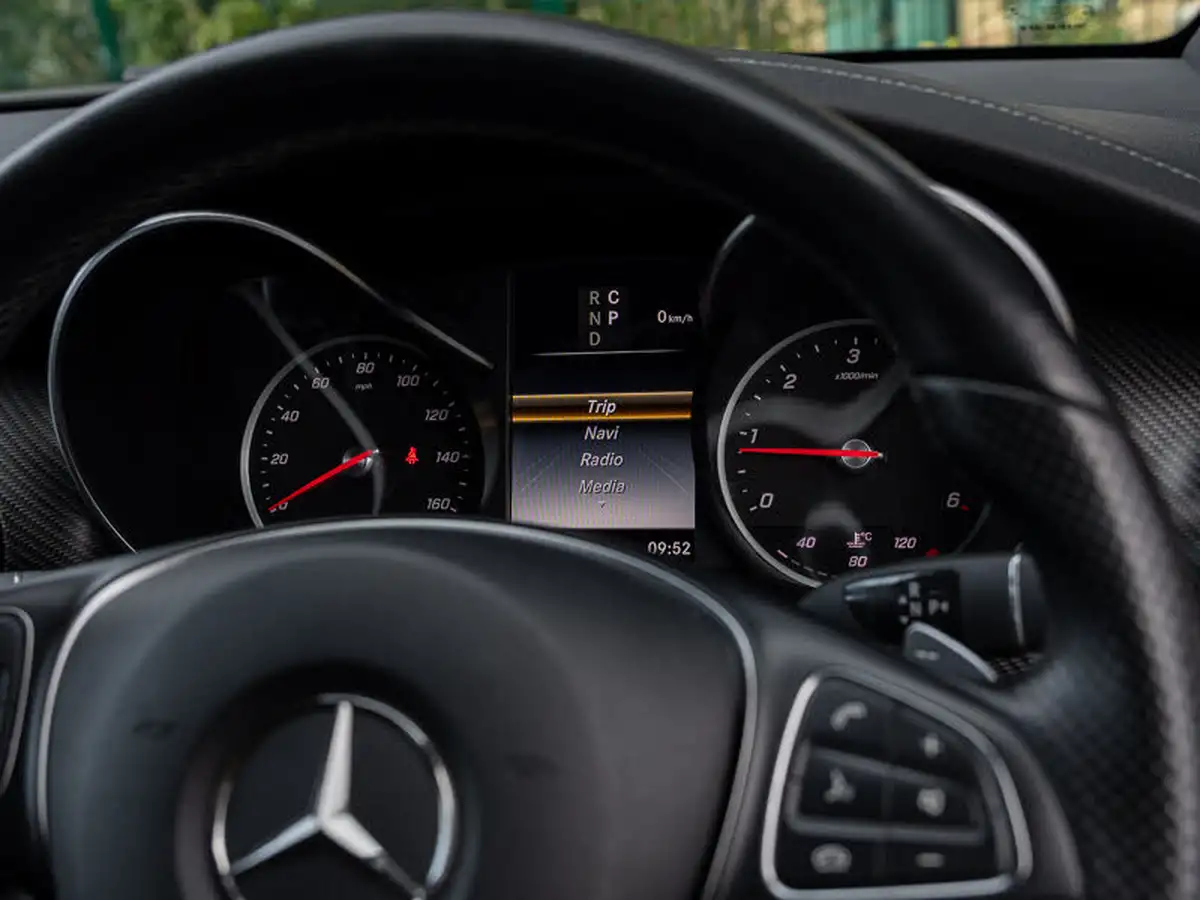 2019-mercedes-benz-v-class-20d-v300d-amg-line-long-big-17