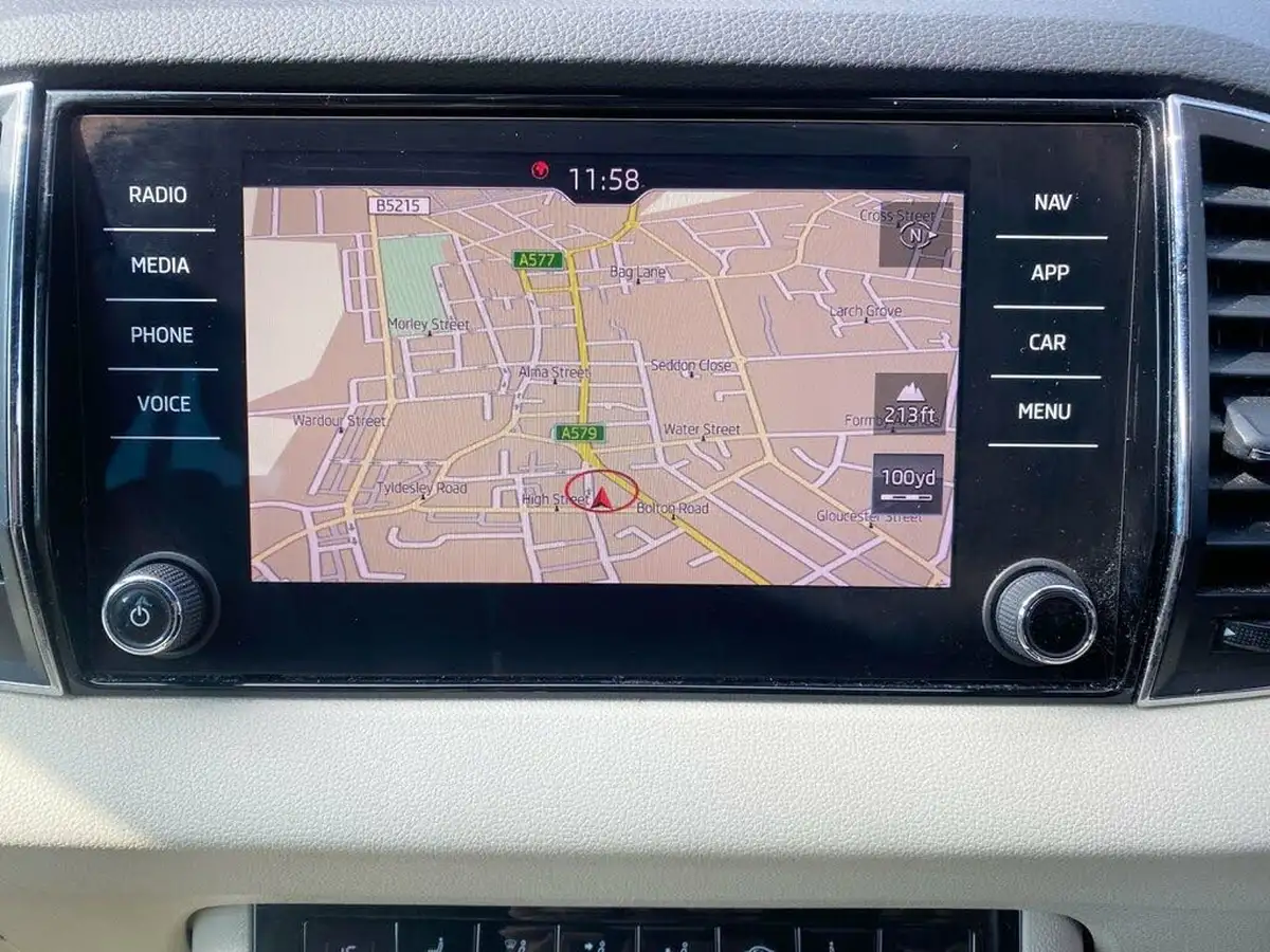 2019-skoda-karoq-15-tsi-se-l-big-12