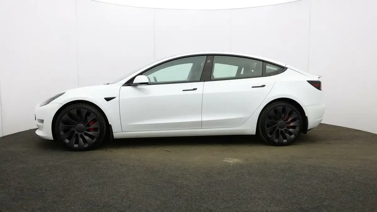 2022-tesla-model-3-e-performance-big-61