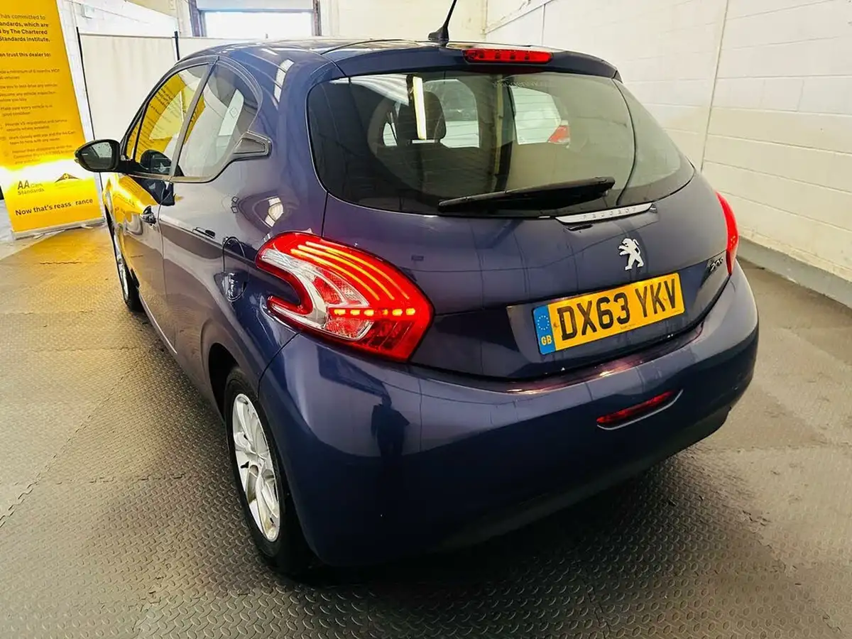 2013-peugeot-208-12-active-3d-big-14