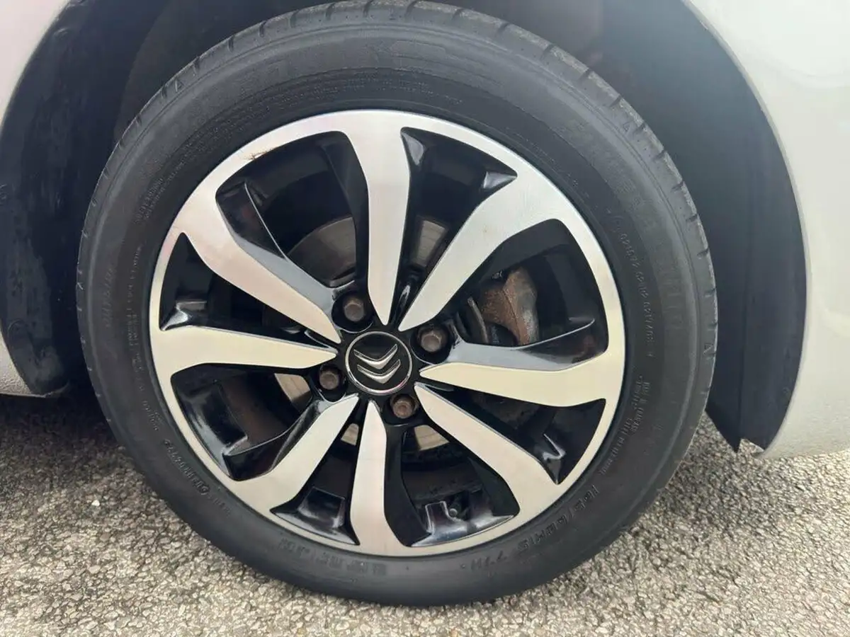 2017-citroen-c1-12-puretech-flair-5d-big-49