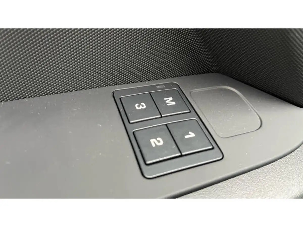 2024-land-rover-90-defender-30-d300-75th-edition-big-10
