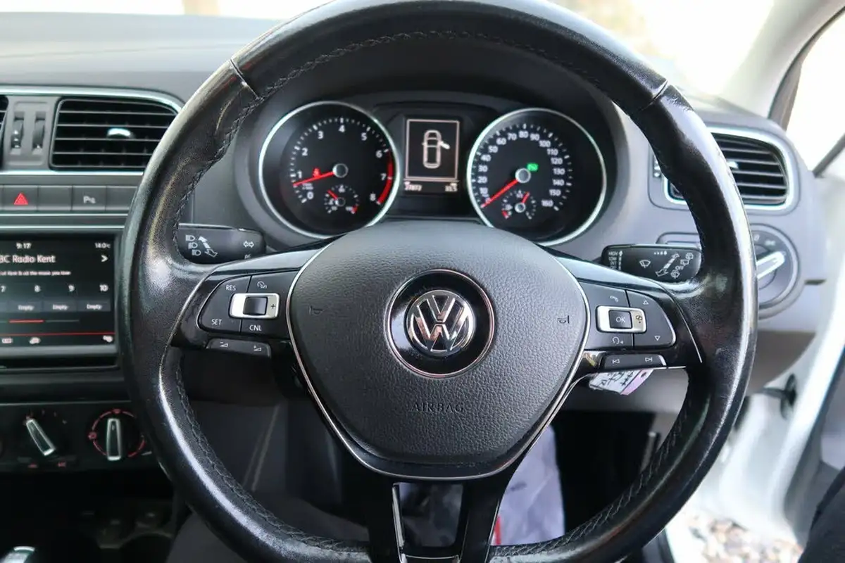 2014-volkswagen-polo-12-tsi-sel-5d-dsg-big-39