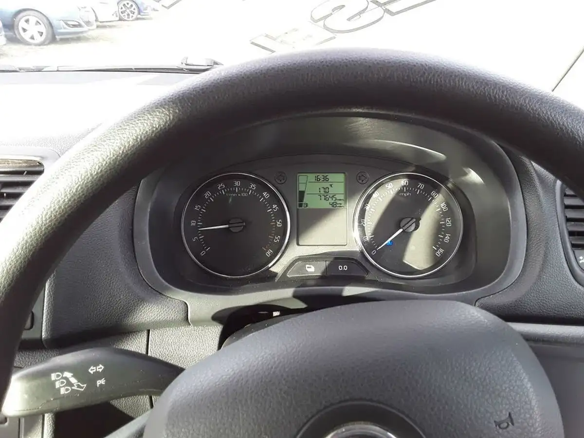 2014-skoda-roomster-16tdi-se-105ps-big-17