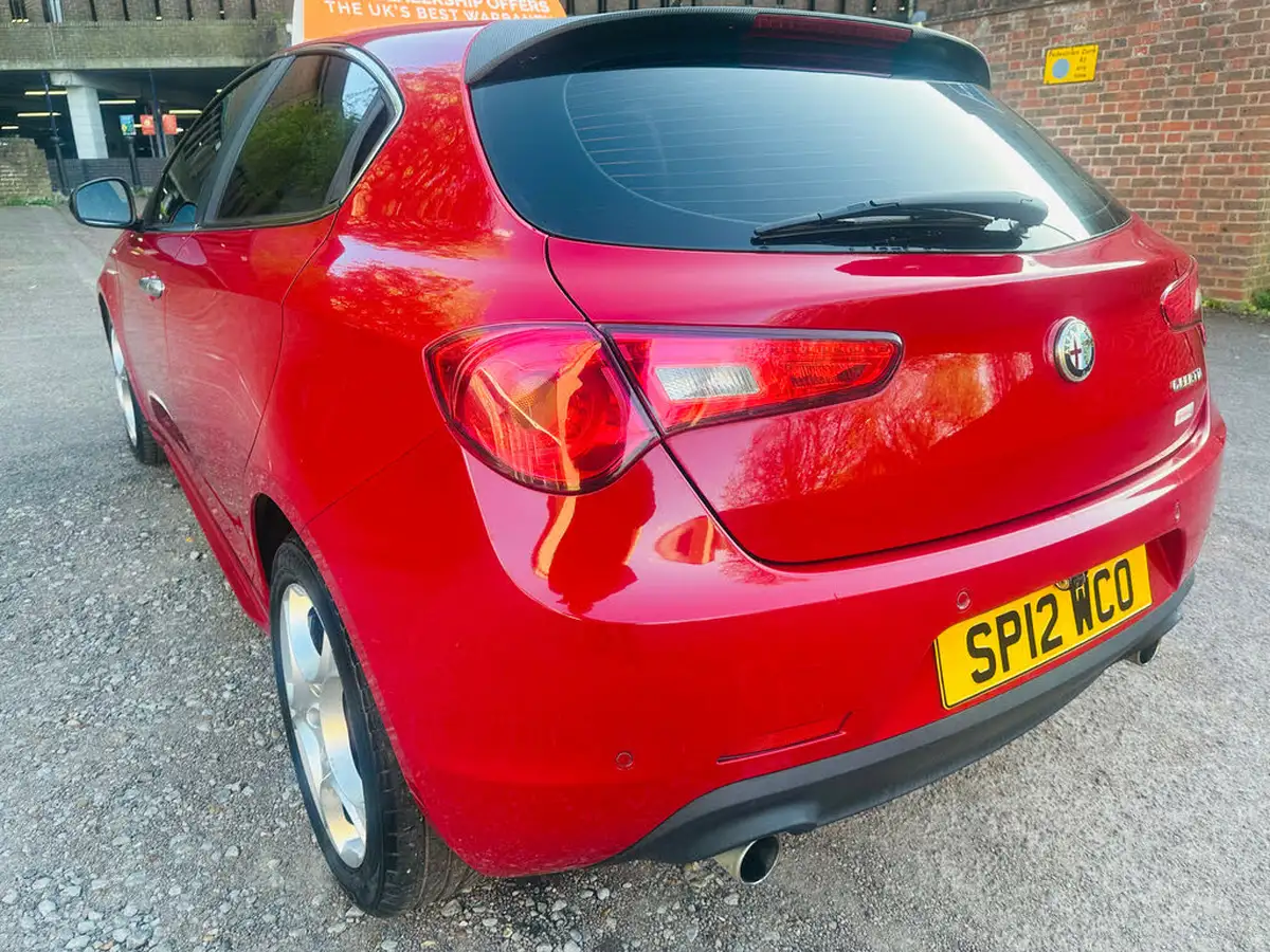 2012-alfa-romeo-giulietta-20td-veloce-170bhp-tct-big-6
