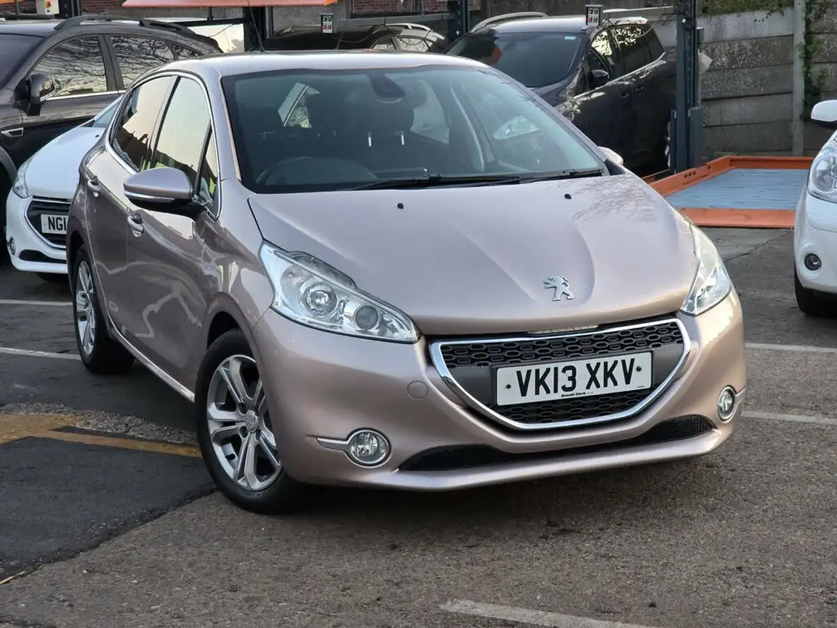 2013-peugeot-208-12-allure-5d-big-3