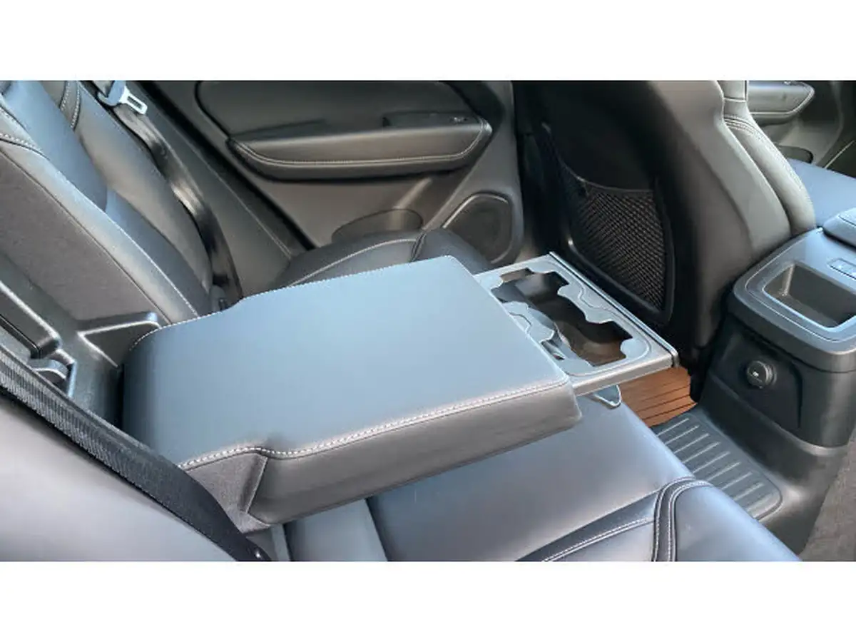 2024-volvo-xc60-20-t8-ultra-dark-big-24