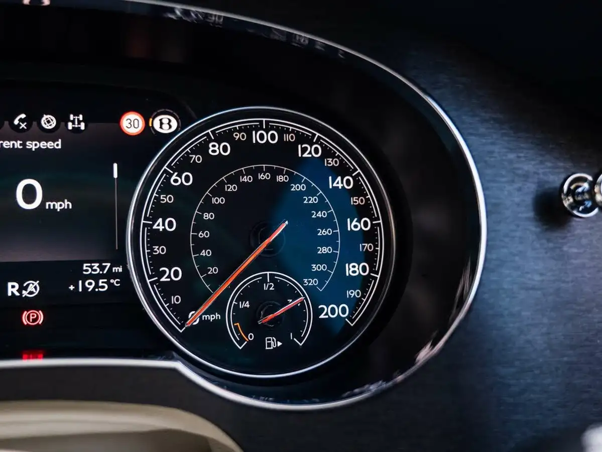 2017-bentley-bentayga-60-w12-big-52