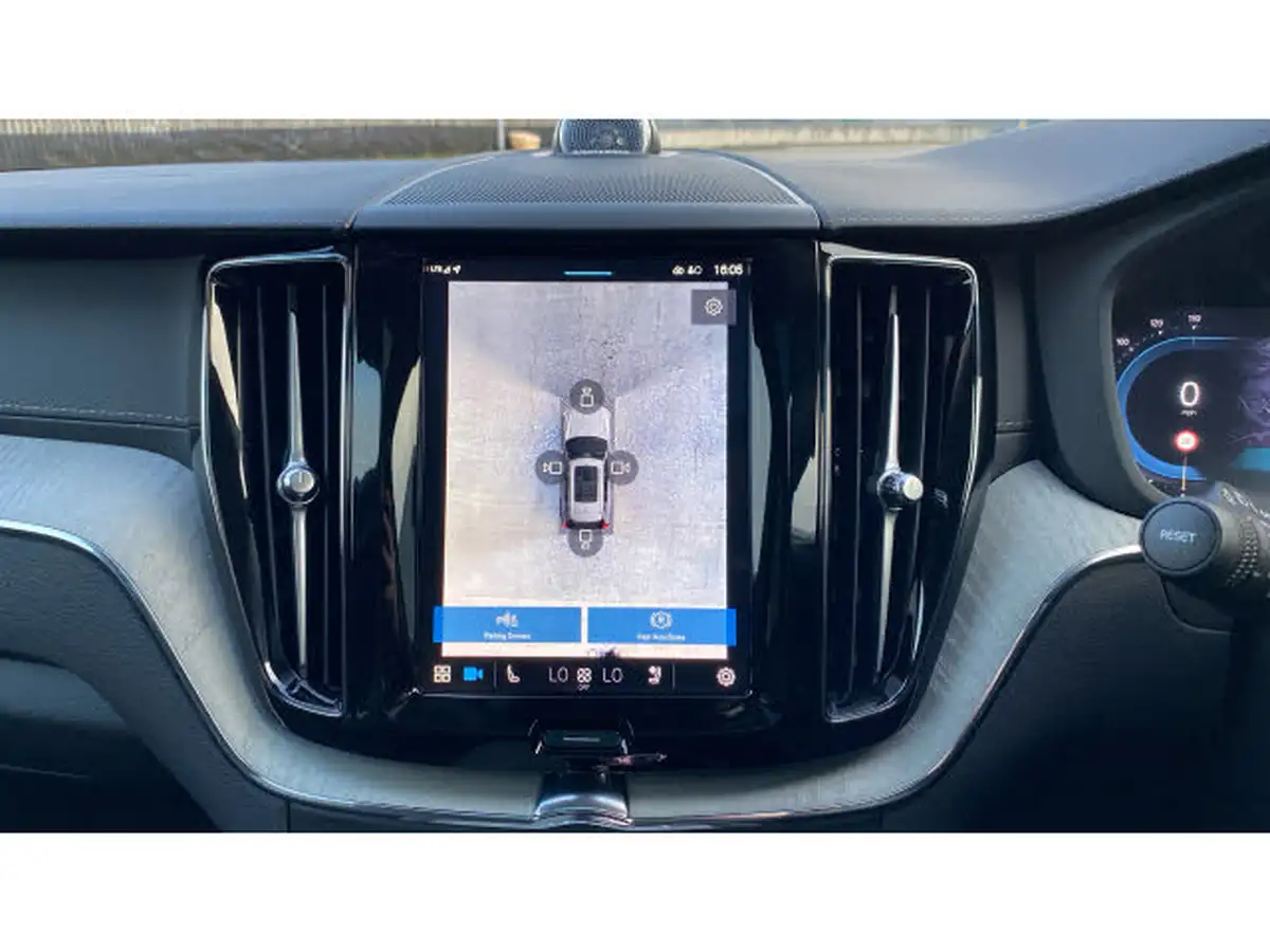 2024-volvo-xc60-20-t8-ultra-dark-big-28