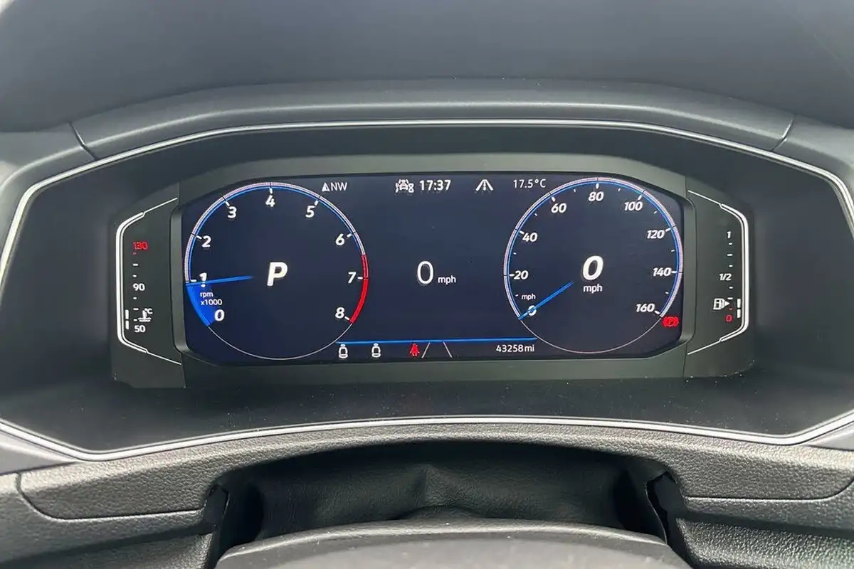 2021-volkswagen-t-roc-15-tsi-r-line-convertible-2d-dsg-big-46