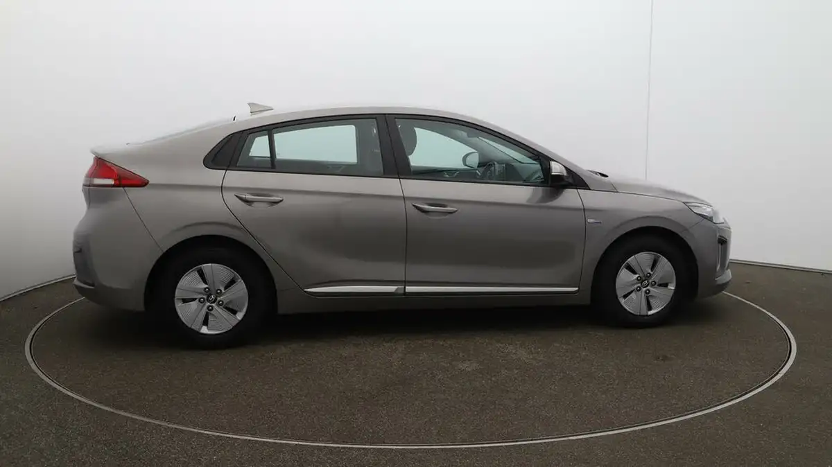 2020-hyundai-ioniq-16-gdi-se-connect-hybrid-big-8