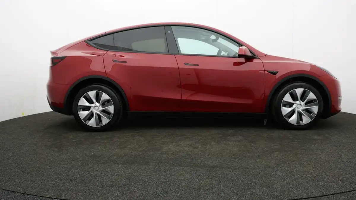 2022-tesla-model-y-e-long-range-big-7