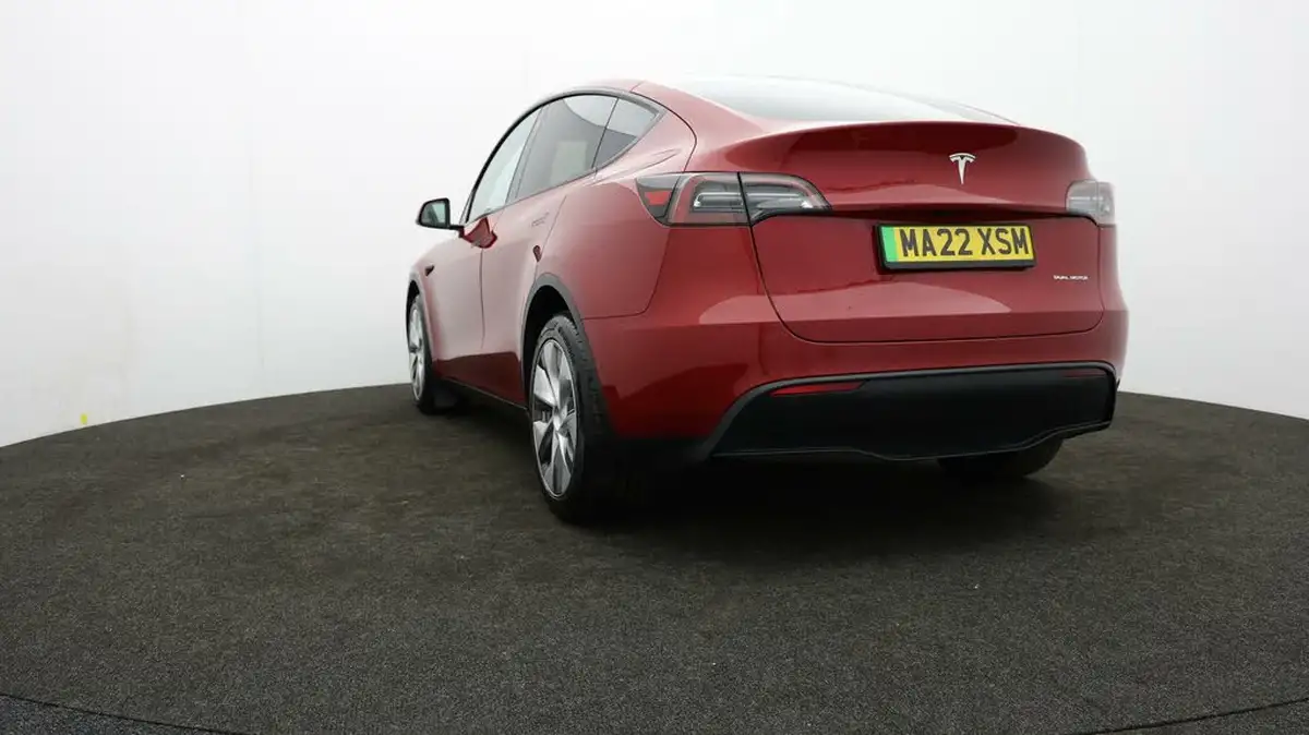 2022-tesla-model-y-e-long-range-big-25
