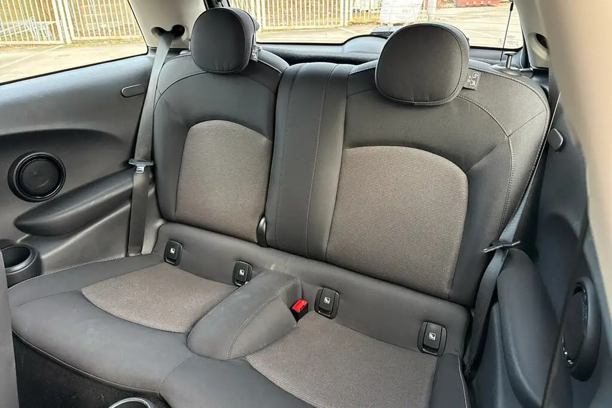 2022-mini-cooper-15-cooper-classic-hatchback-3d-big-8