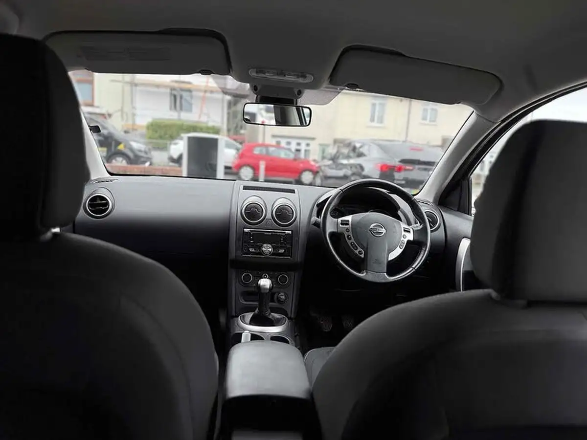 2012-nissan-qashqai-16-acenta-big-21