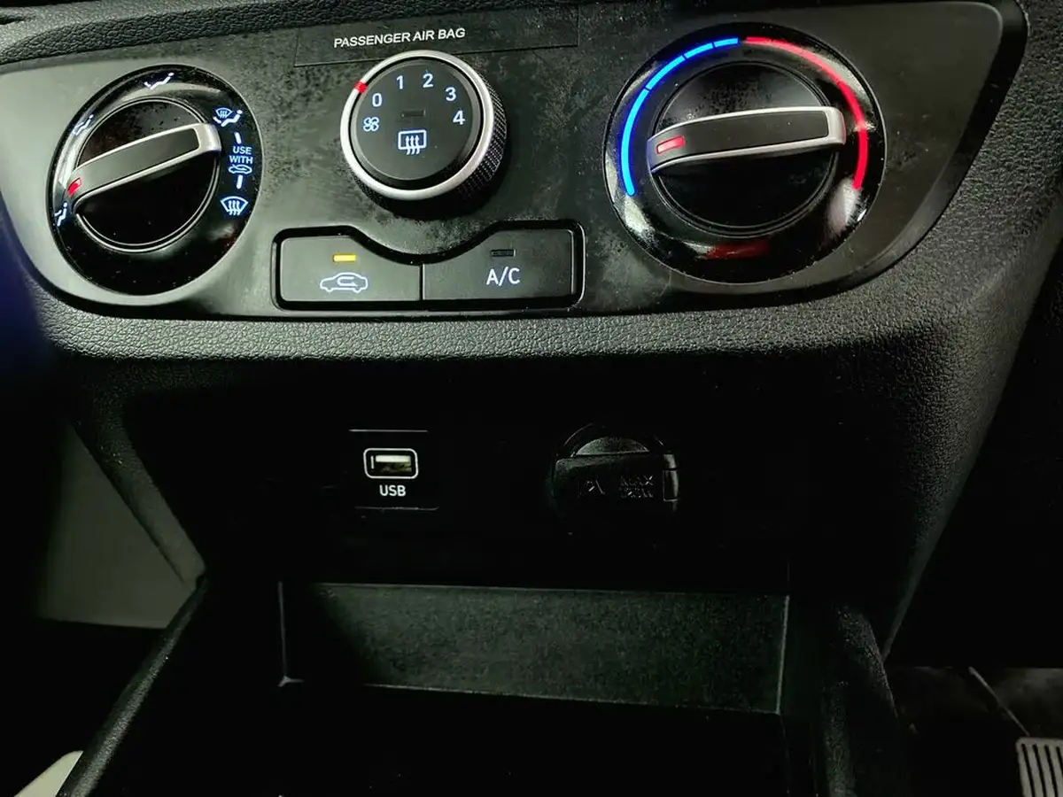 2021-hyundai-i10-10-se-connect-big-33