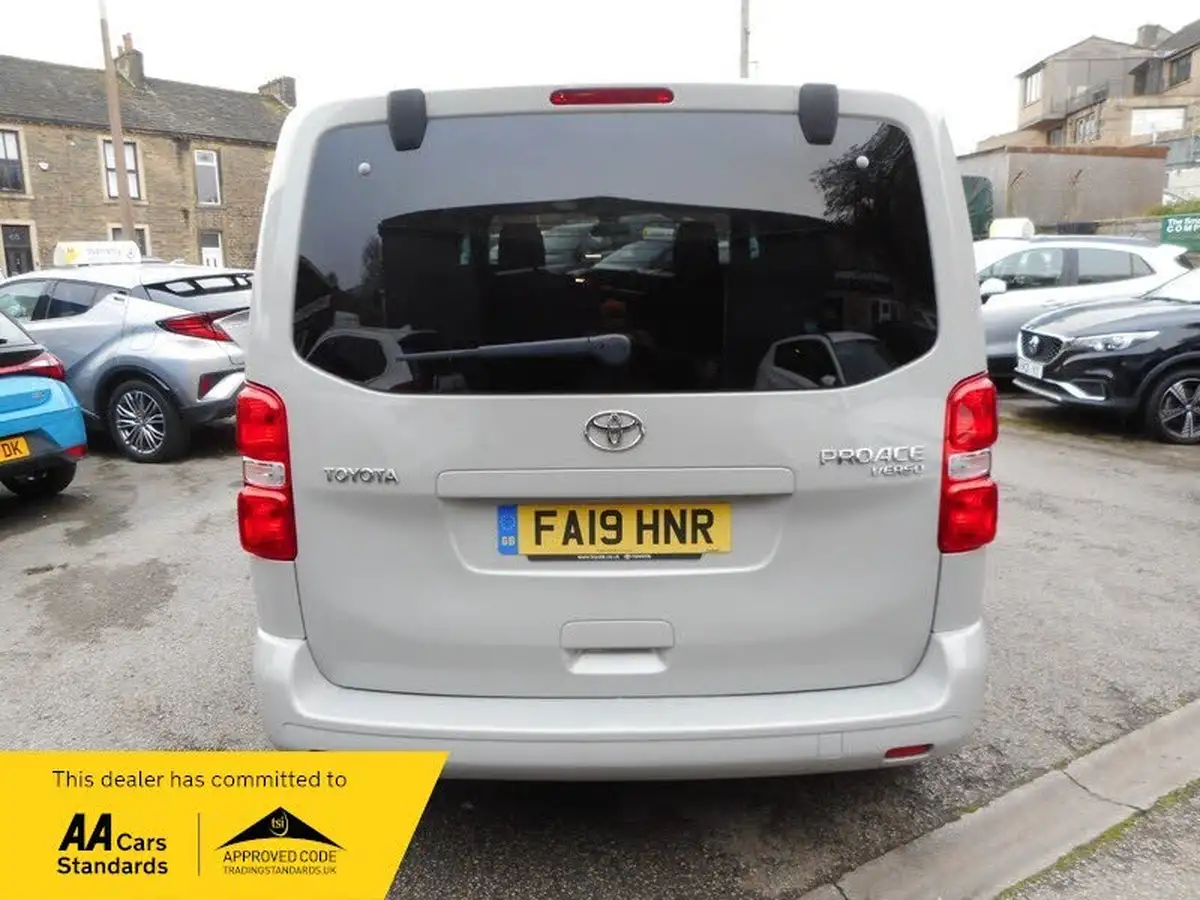 2019-toyota-proace-big-5