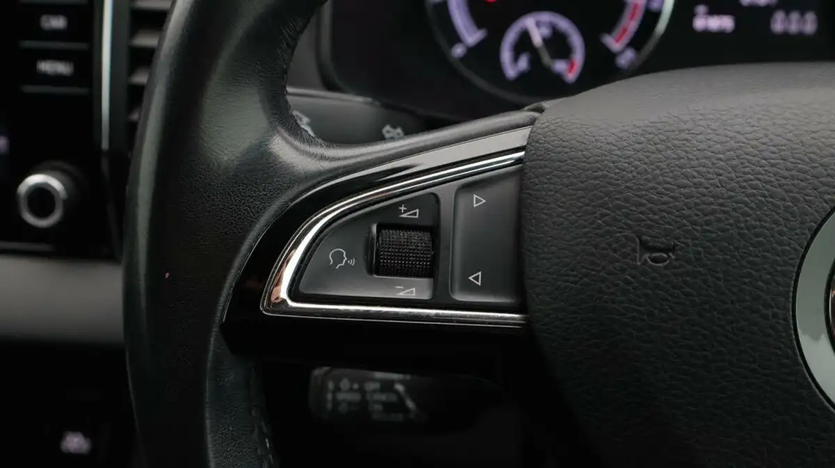 2019-skoda-karoq-15-tsi-se-technology-big-23