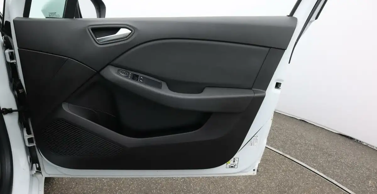 2020-renault-clio-10-sce-play-75bhp-big-15