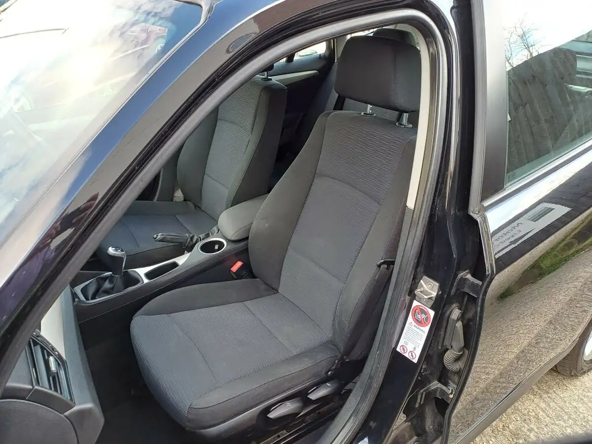 2013-bmw-x1-20td-sdrive18d-se-big-29