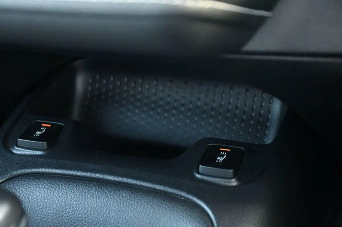 2022-toyota-corolla-18-vvt-i-icon-tech-trk-hatchback-5d-big-26