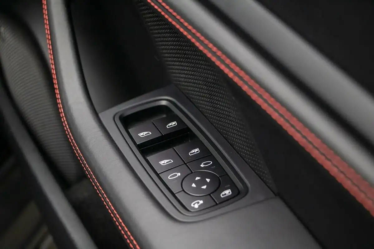 2022-porsche-taycan-e-4s-cross-turismo-big-37