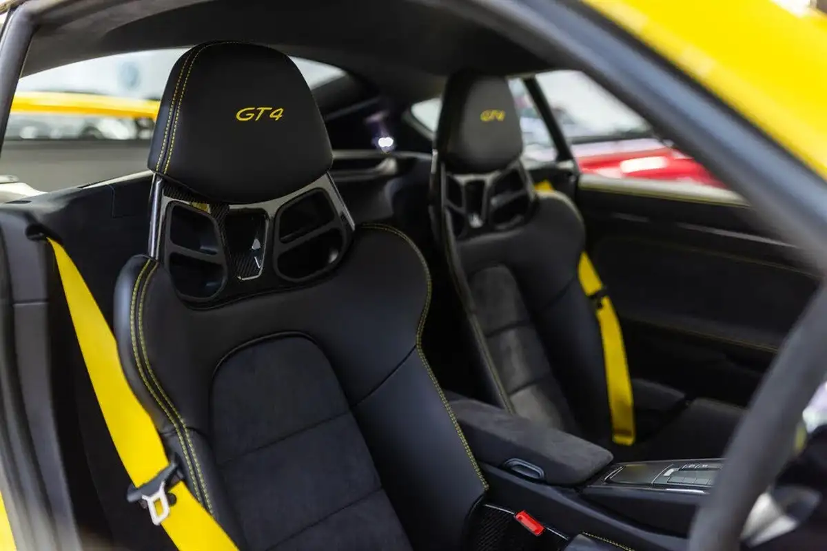 2015-porsche-cayman-38-gt4-big-21