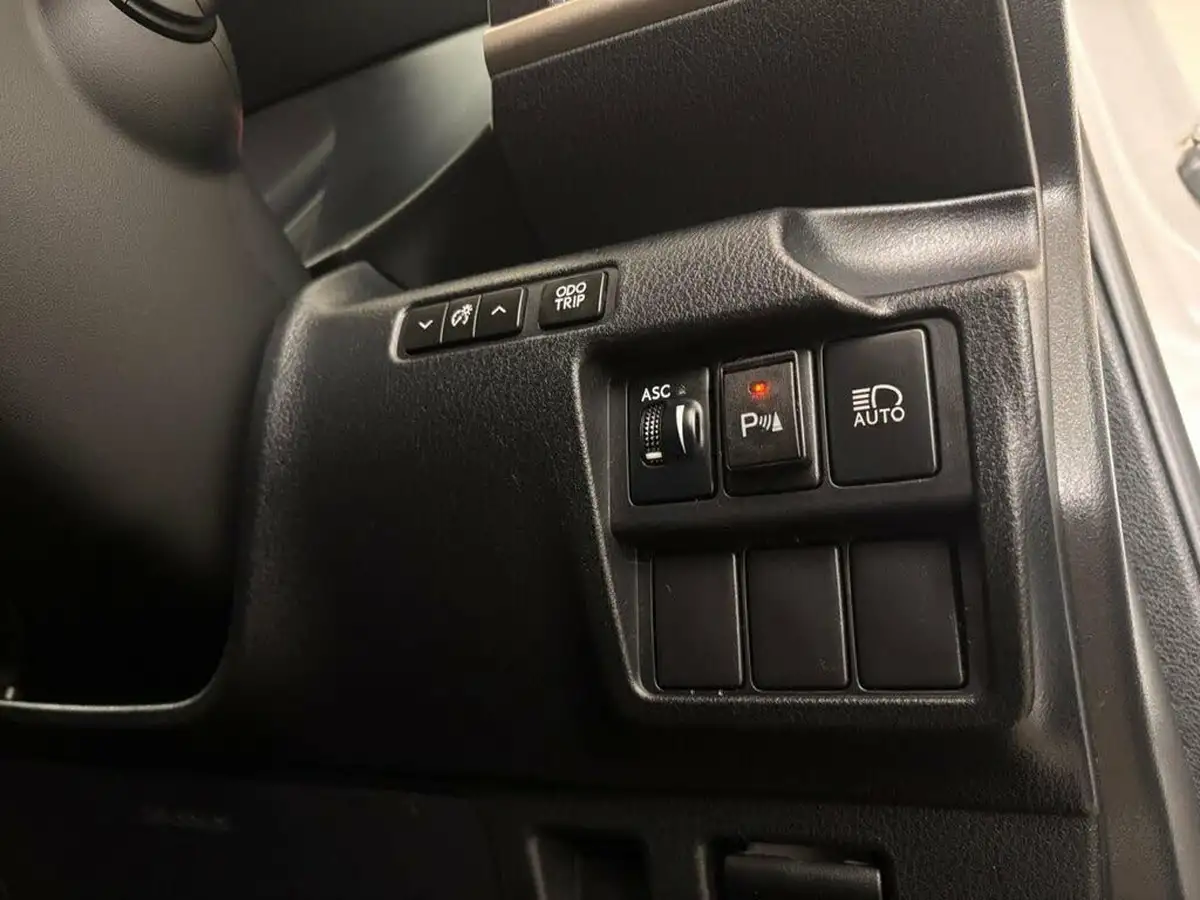 2017-lexus-is-300h-25-sport-big-38