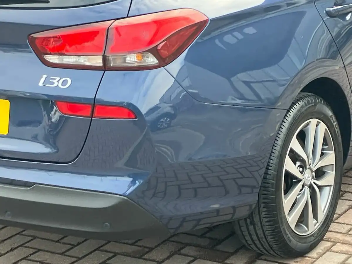 2017-hyundai-i30-14-t-gdi-se-nav-tourer-big-29