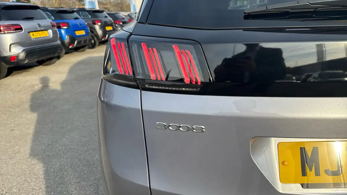 2021-peugeot-3008-suv-12-puretech-gt-premium-big-43