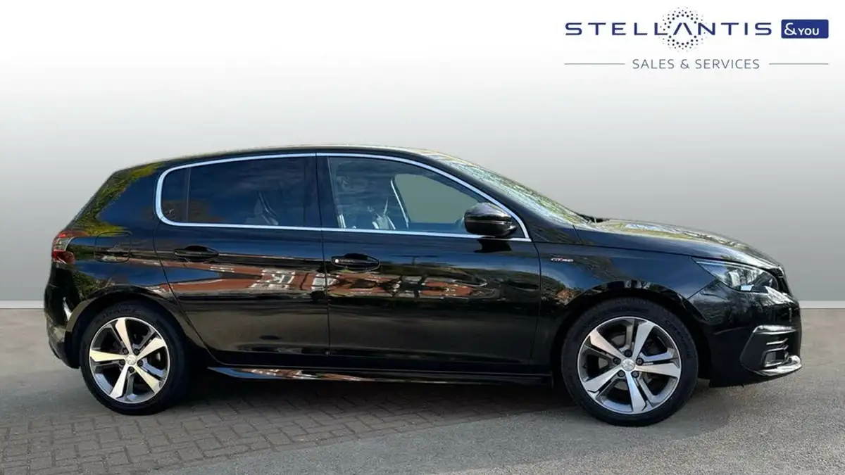 2019-peugeot-308-12-puretech-gt-line-big-1
