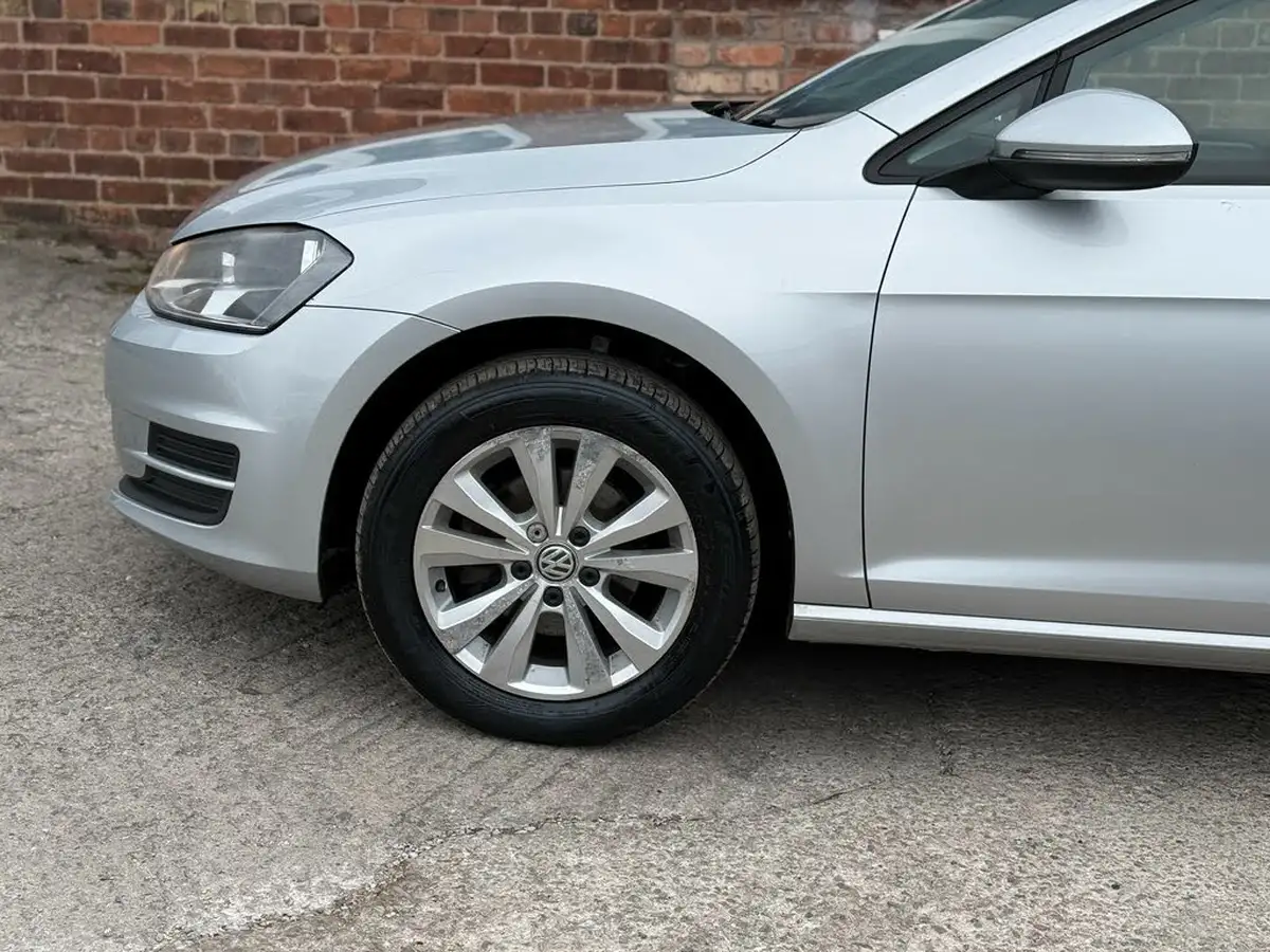 2014-volkswagen-golf-16tdi-se-ss-hatchback-5d-big-42